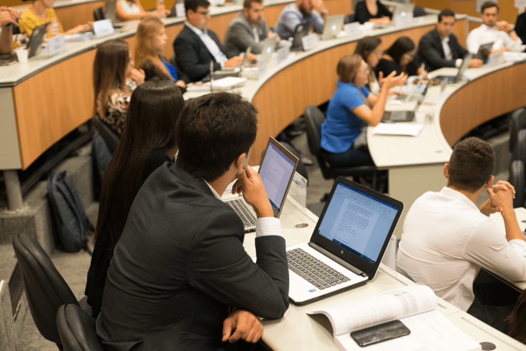 Entenda as diferenças entre os cursos de MBA e MPA