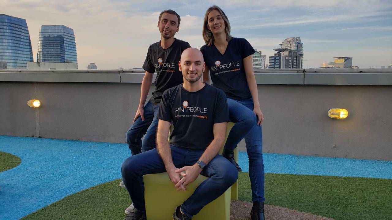 Foto de Caio Torres, Isabella Botelho e Frederico Larcerda: confundadores da Pin People