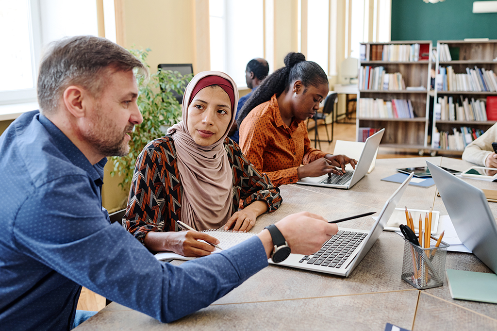 Contratando refugiados: como a diversidade impacta os negócios